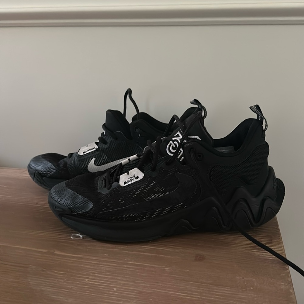 Nike Giannis Immortality 2 basketball shoes 7y